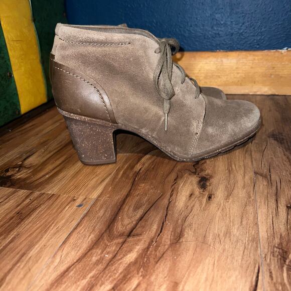 Olive Brown Clarks Sashlin Sue Suede Oxford Heeled Ankle Booties Size 10 - Picture 6 of 11